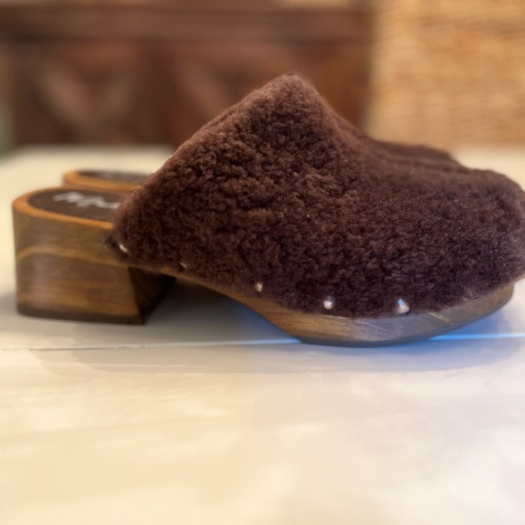 Matisse Sherpa Clogs/ Anthropologie - Picture 7 of 9